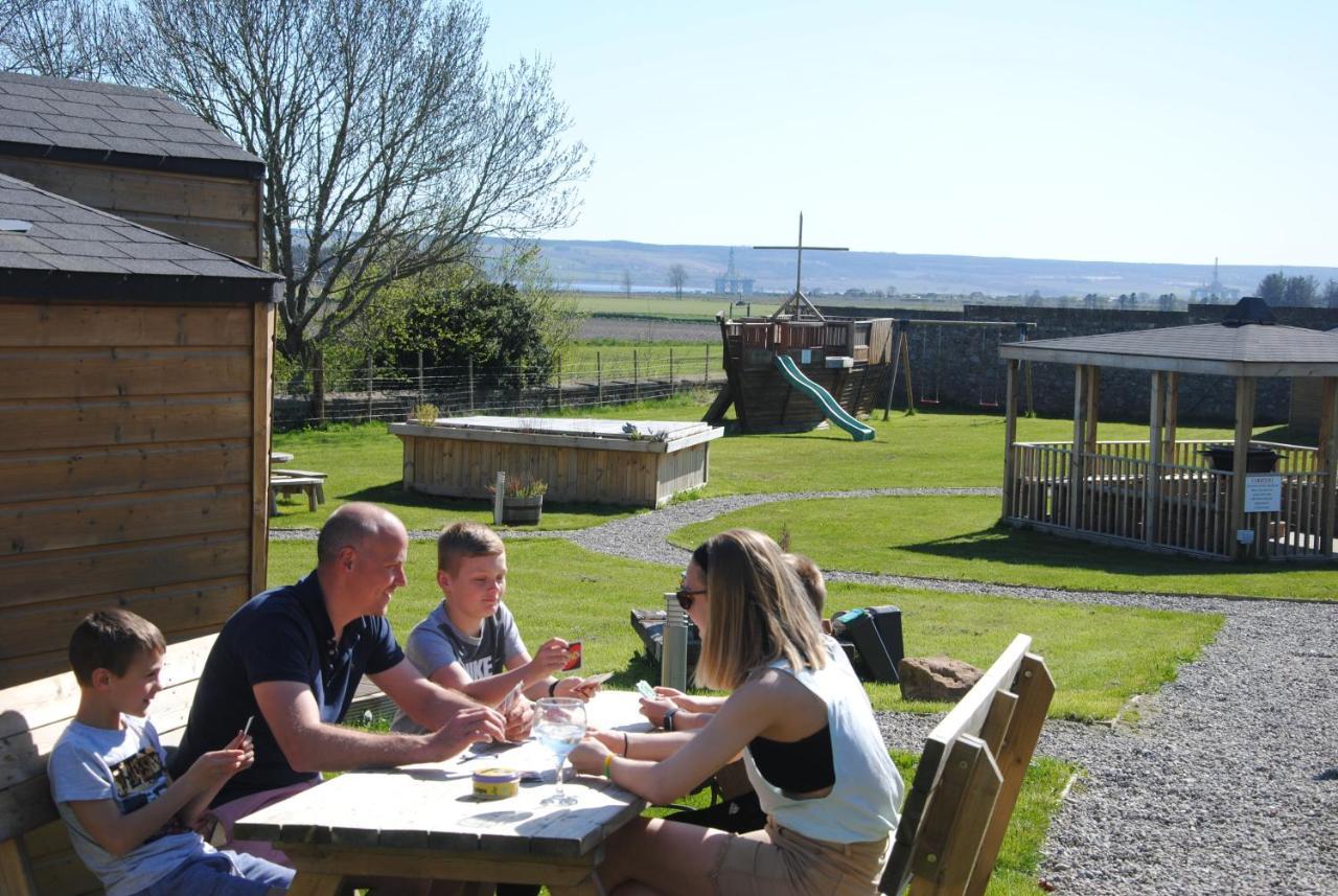 Delny Glamping Hotel Invergordon Bagian luar foto