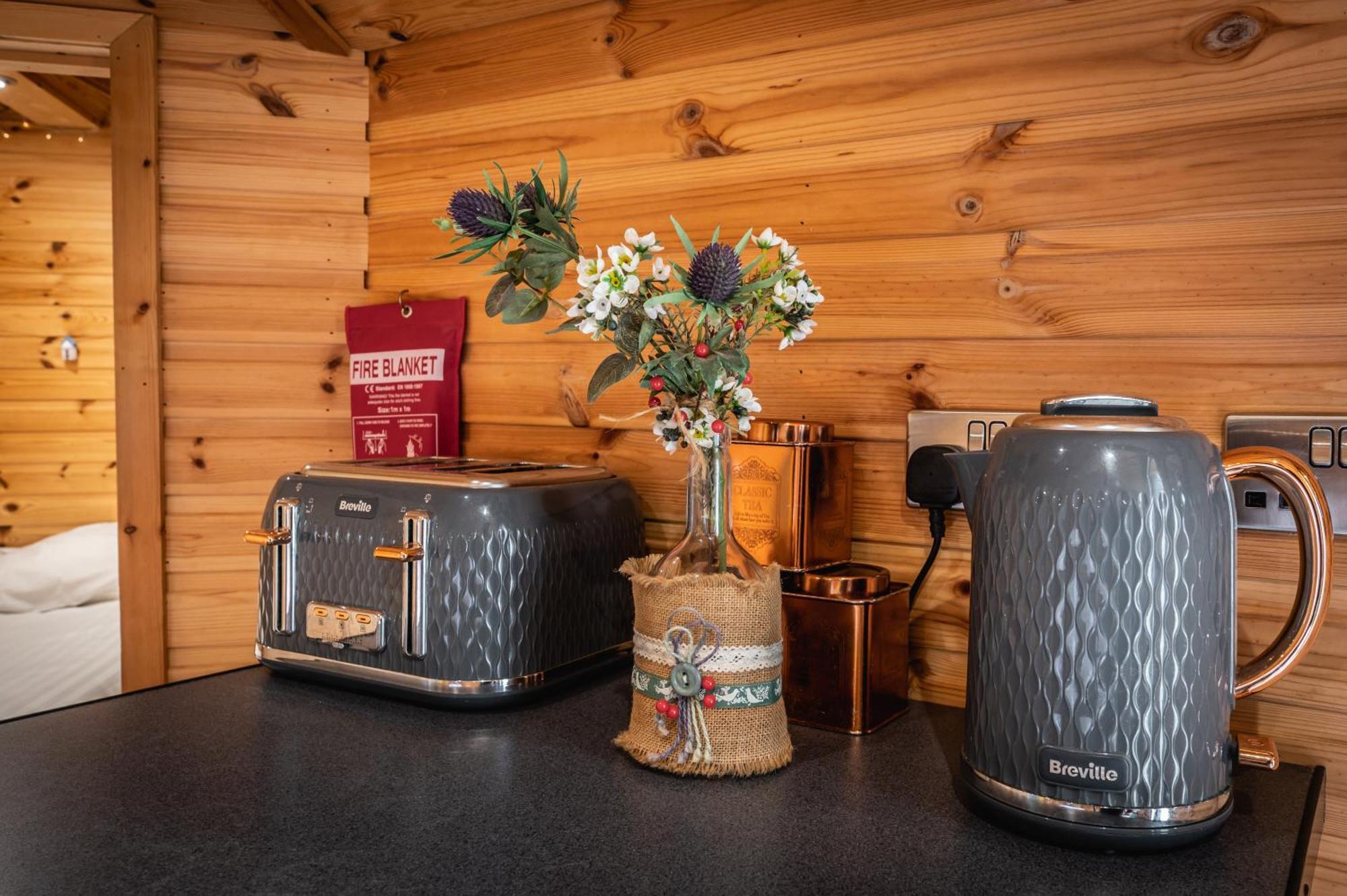 Delny Glamping Hotel Invergordon Bagian luar foto