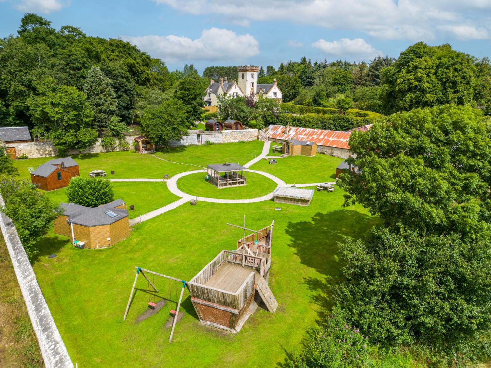 Delny Glamping Hotel Invergordon Bagian luar foto