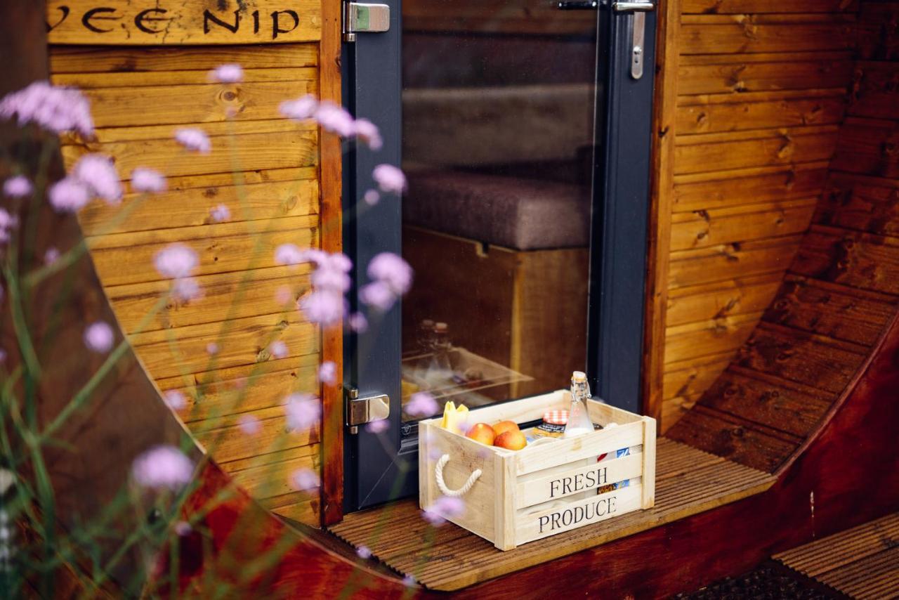 Delny Glamping Hotel Invergordon Bagian luar foto